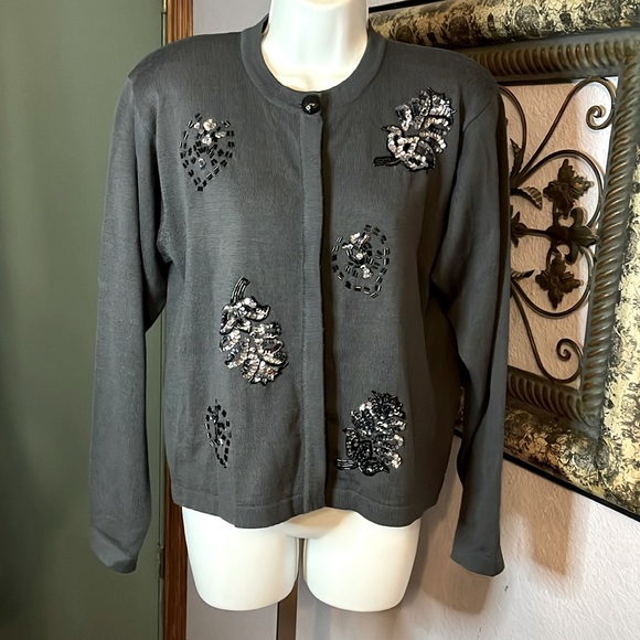 VTG BROWNSTONE STUDIO GREY WOOl BLEND SEQUINS/BEADED BUTTON CARDIGAN Sz M - Picture 2 of 8